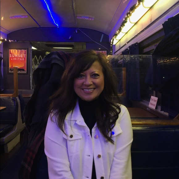 Meet your Posher, Sandra - Picture 1 of 1